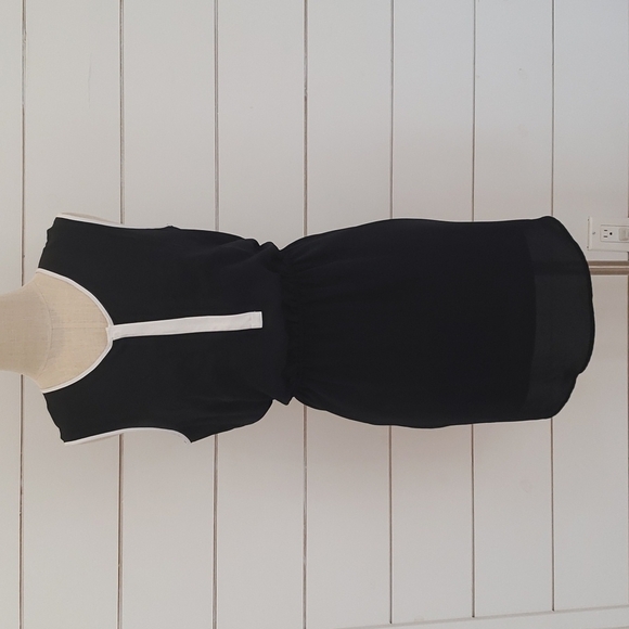 APT 9 medium sheer back dress with white piping! Be all that in this dress! - Picture 5 of 10